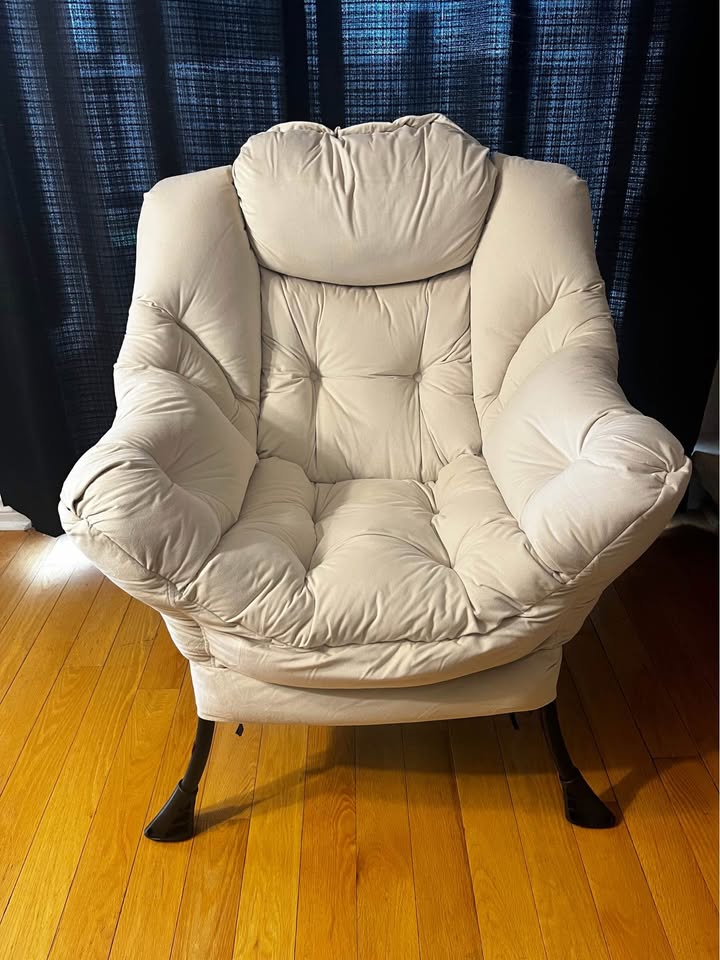 28.5" Wide Velvet Lounge Chair