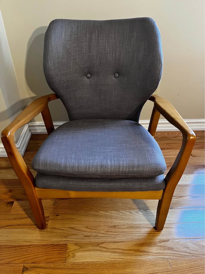 Amantha Tufted Polyester Armchair – Mid-Century Modern Design with Birch Wood Frame & Legs