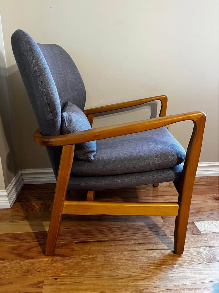 Amantha Tufted Polyester Armchair – Mid-Century Modern Design with Birch Wood Frame & Legs