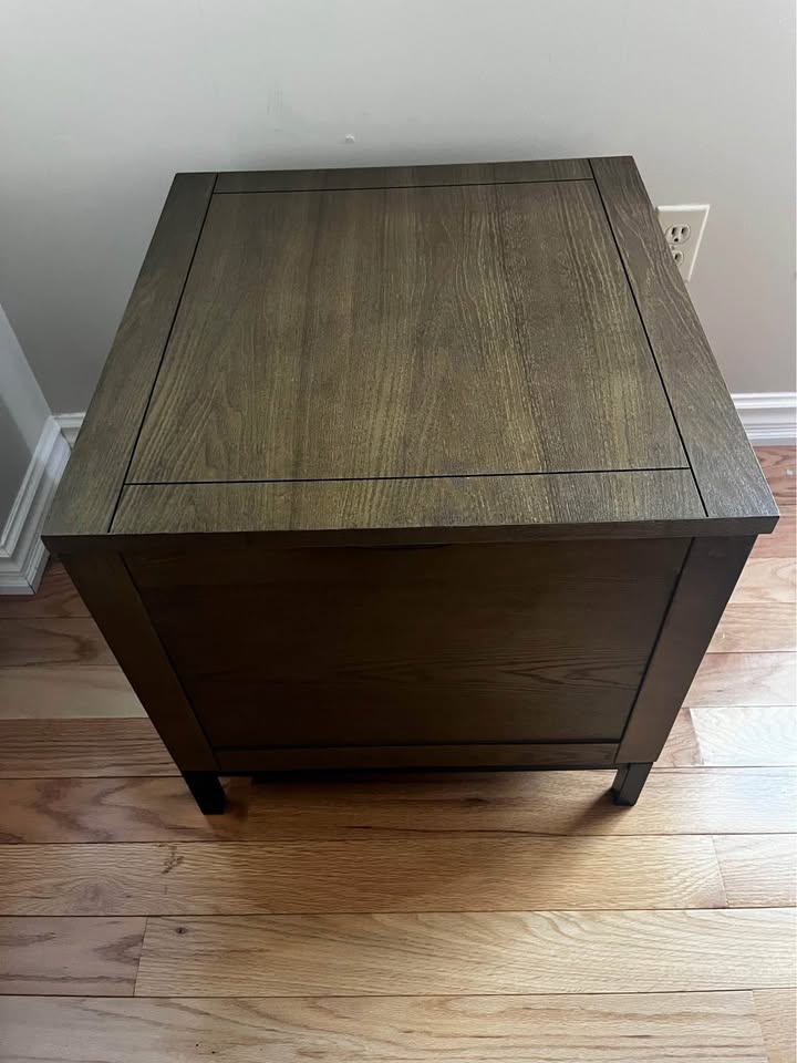 Brunswick Tray Top End Table – Reduced Price Due to Cosmetic Damage