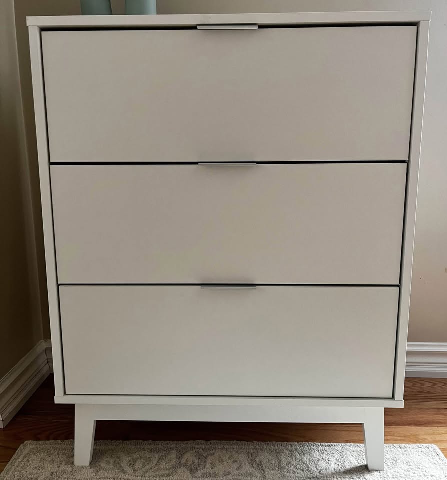 Modern White 3-Drawer Dresser