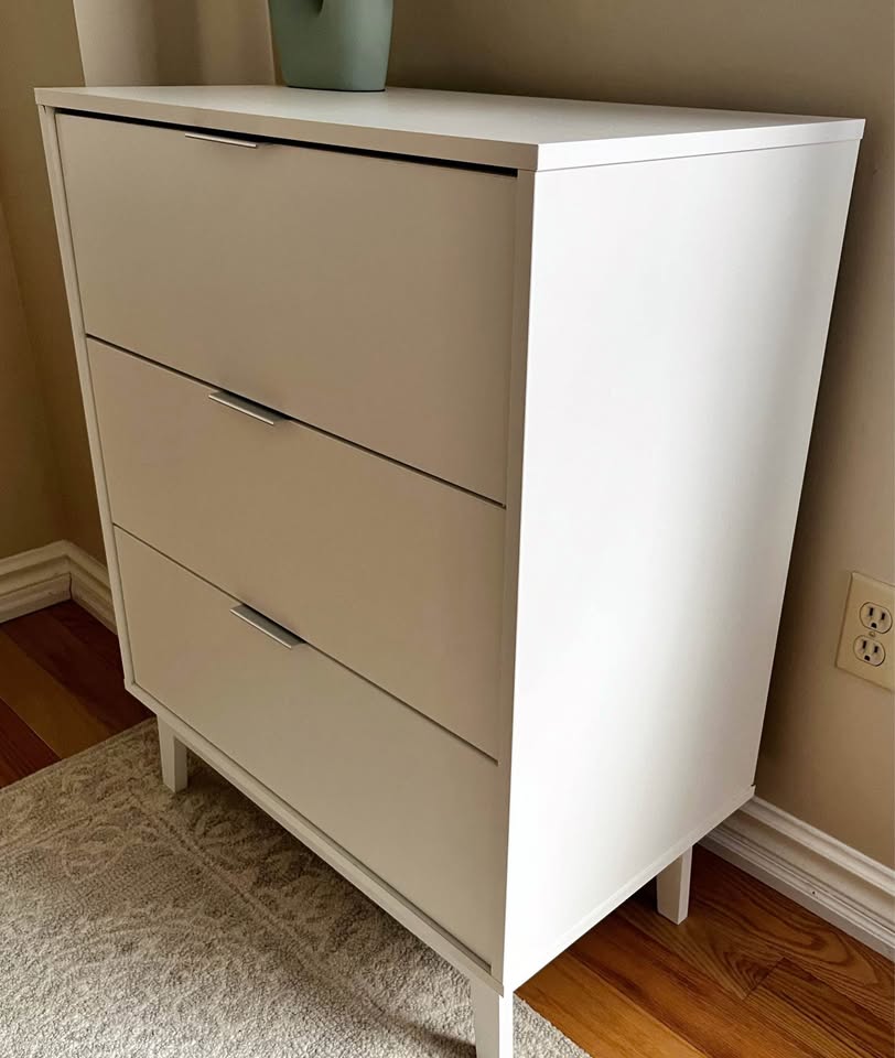 Modern White 3-Drawer Dresser