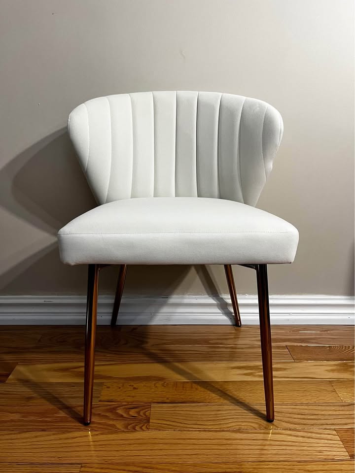 Axia Tufted Velvet Dining Chair