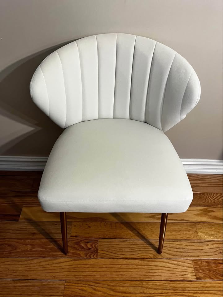 Axia Tufted Velvet Dining Chair