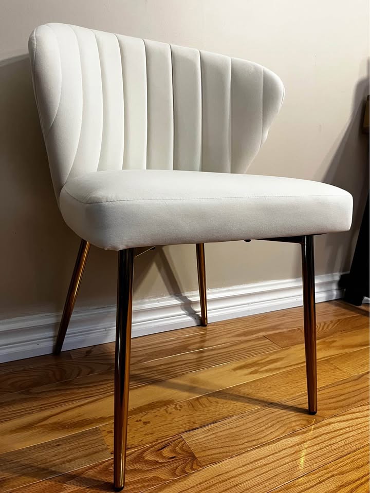 Axia Tufted Velvet Dining Chair