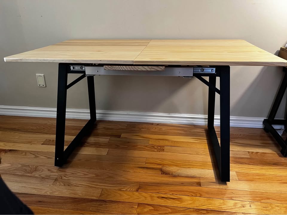 Parowan 51.1'' Extendable Dining Table – Expands to 66.9"