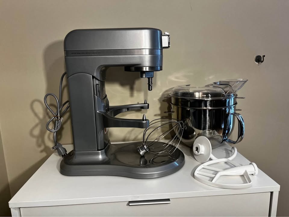 Kenmore Elite Heavy-Duty 6 Qt Bowl-Lift Stand Mixer – 600W – Silver