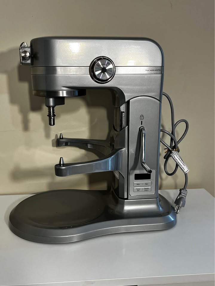 Kenmore Elite Heavy-Duty 6 Qt Bowl-Lift Stand Mixer – 600W – Silver